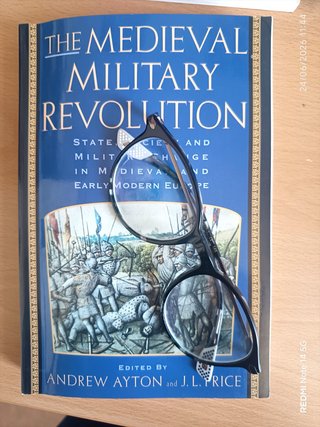 Tres libros sobre la guerra en el mundo medieval,