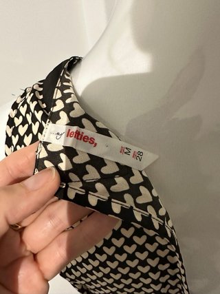 Vestido de verano con estampado de corazones