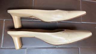 Zapatos de tacón Acosta beige mujer