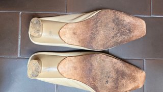 Zapatos de tacón Acosta beige mujer