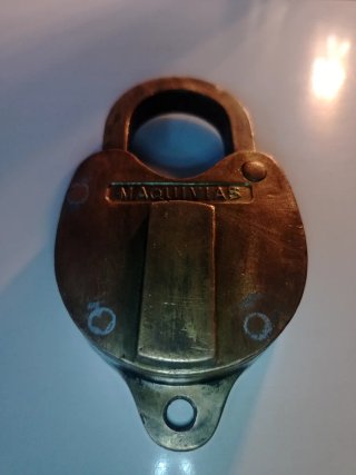 Lote de candados antiguos