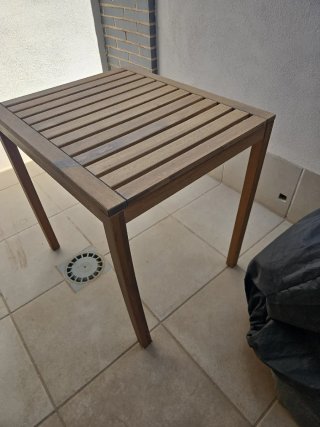 Mesa de terraza de madera