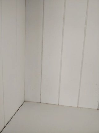 Librería blanca de madera