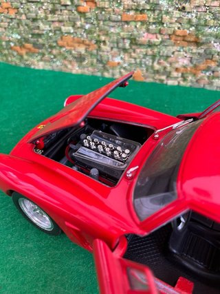 Ferrari 250 GT Berlinetta 1961 – 1:18 Jouef