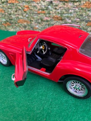 Ferrari 250 GT Berlinetta 1961 – 1:18 Jouef