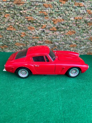 Ferrari 250 GT Berlinetta 1961 – 1:18 Jouef