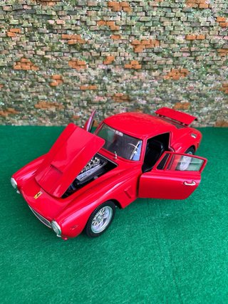 Ferrari 250 GT Berlinetta 1961 – 1:18 Jouef