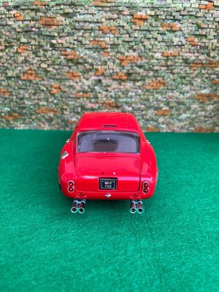 Ferrari 250 GT Berlinetta 1961 – 1:18 Jouef