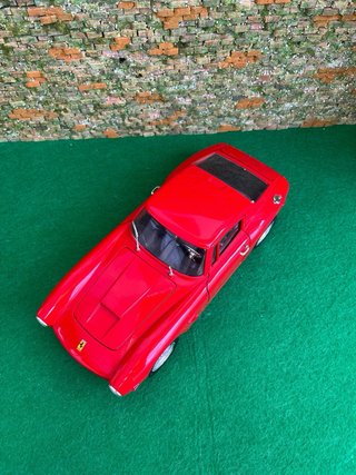 Ferrari 250 GT Berlinetta 1961 – 1:18 Jouef
