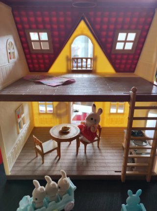 Casita Sylvanian Families con accesorios