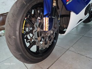 Suzuki GSXR 1000 K6 sportbike azul/blanco