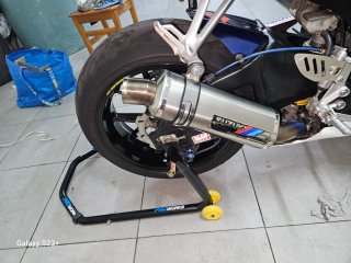 Suzuki GSXR 1000 K6 sportbike azul/blanco
