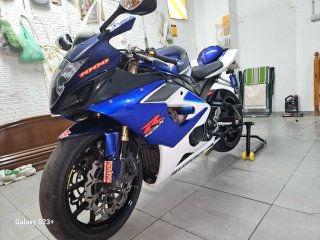 Suzuki GSXR 1000 K6 sportbike azul/blanco