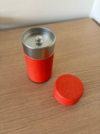 Caja lata té roja con tapa