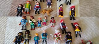 Lote Playmobil figuras, 3 coches, 1 lancha,...