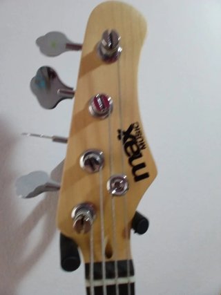 Bajo Eléctrico Sunburst con amplificador