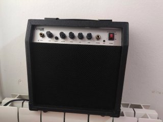 Bajo Eléctrico Sunburst con amplificador
