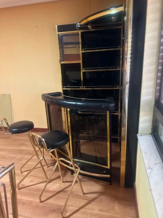 Mueble Bar Negro y Dorado