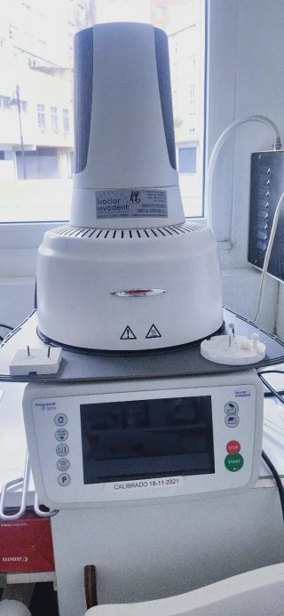 Máquinas laboratorio prótesis dental  por cierre