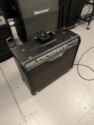 Amplificador Line 6 con etapa de potencia