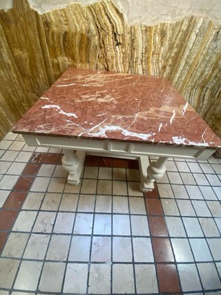 Mesa auxiliar antigua mármol y madera