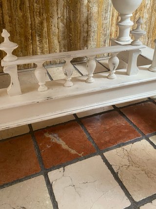 Mesa auxiliar antigua mármol y madera