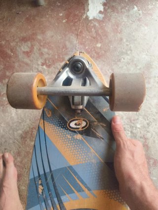 Surfskate 29 con diseño de rayas