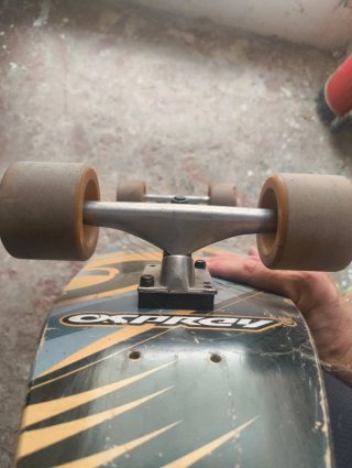 Surfskate 29 con diseño de rayas
