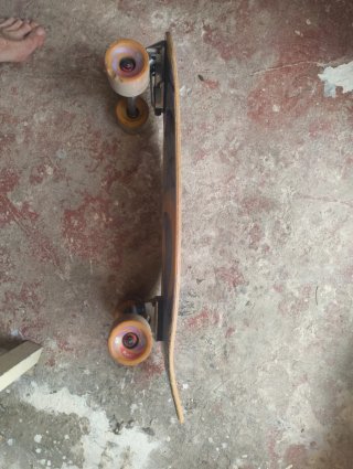 Surfskate 29 con diseño de rayas