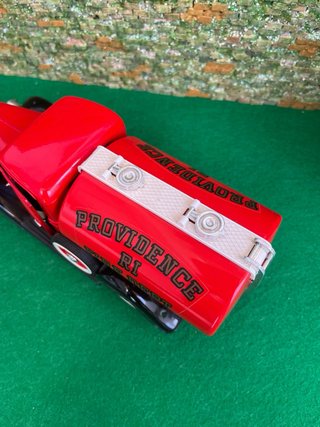Citerne Ford V8 1939 – Escala 1:19 Solido