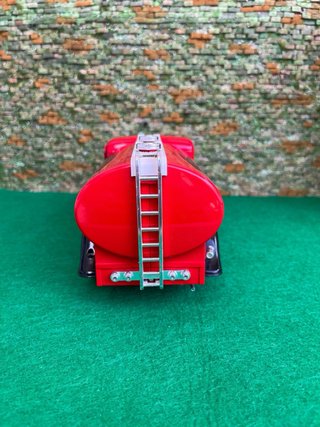 Citerne Ford V8 1939 – Escala 1:19 Solido
