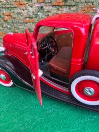Citerne Ford V8 1939 – Escala 1:19 Solido
