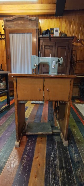 Máquinas de coser Singer con mueble