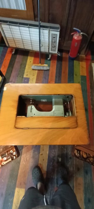 Máquinas de coser Singer con mueble