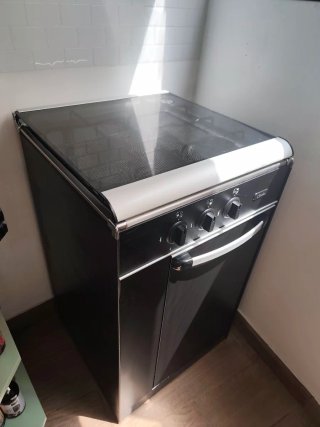 Cocina de gas negra.