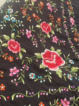 Mantón de Manila Antiguo Bordado Negro