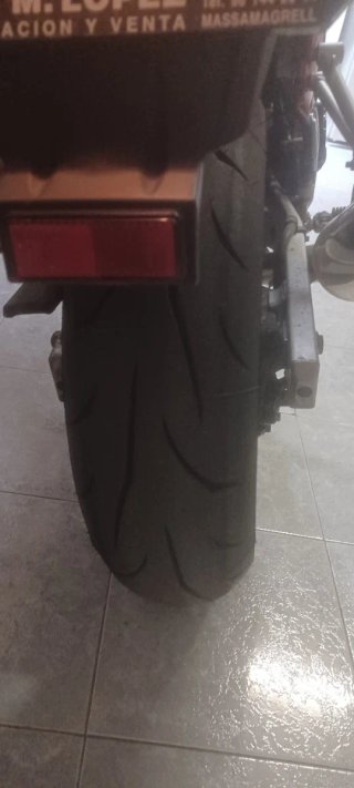 Suzuki Bandit Roja - Moto Naked.Ruedas nuevas
