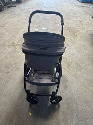 Carro de bebé gris falta solo una limpieza
