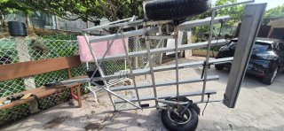 Remolque para bicicletas con papeles