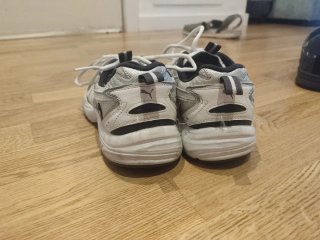 Zapatillas Puma plateadas y blancas Talla 40