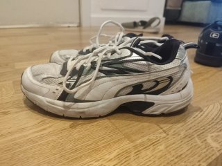Zapatillas Puma plateadas y blancas Talla 40