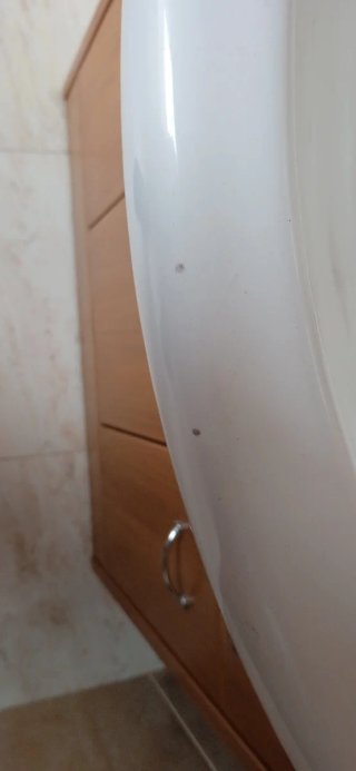 Mueble de baño con armario y espejo