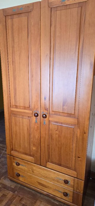 Estantería de pino,escritorio ,armarios