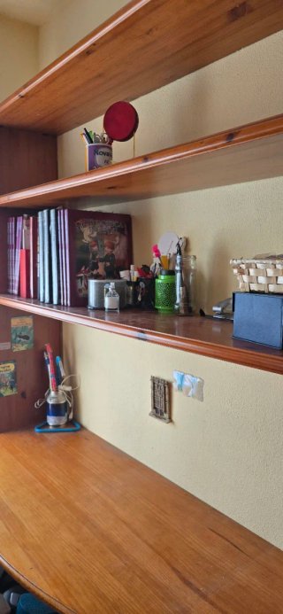 Estantería de pino,escritorio ,armarios
