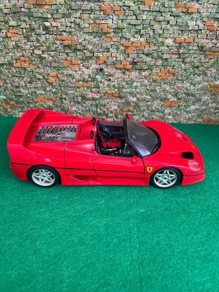 Ferrari F50 descapotable 1995 – Escala 1:18 Burago