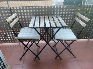 Mesa y 2 Sillas Plegables Jardín