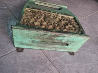 Buzón de madera decorado