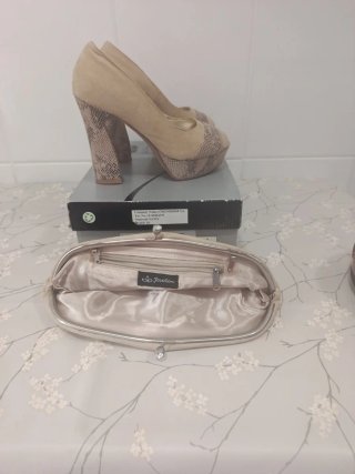 Zapatos de tacón y bolso, marca Jardín