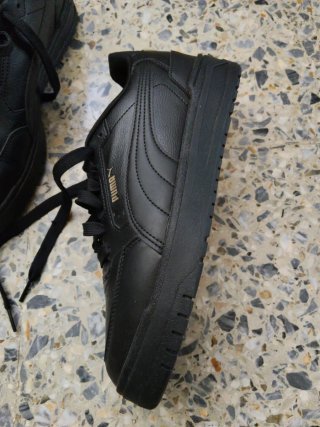 Zapatillas Puma Negras y Doradas