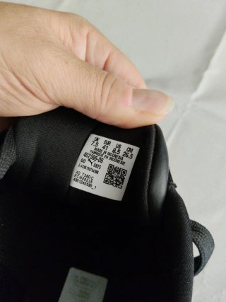 Zapatillas Puma Negras y Doradas